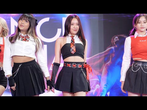 [4K] Fumi Kvinne dance cover TWICE - What is Love? , YES or YES @ICONSIAM DANCETOPIA-Fancam-9.9.2022
