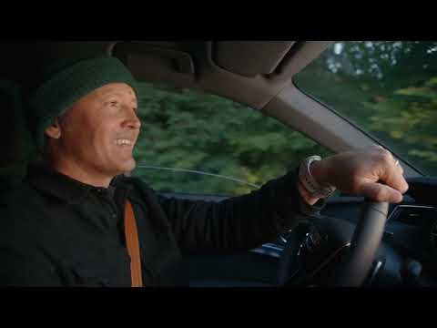 Thule Epos 2-Bike Hitch Rack With Lights video poster