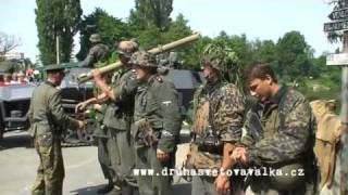 preview picture of video 'Bailey Bridge 2008 - battle reenactment  (rekonstrukce bitvy Overloon 1944 - Hradec Králové)'