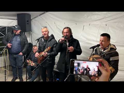 Oj zemljica, Rok Švab, Mike Orešar ( kitara ), Jože Sadek, Silvo Pliberšek in Robert Butolen