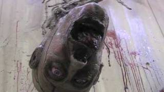 HAUNTEDPROPS.COM SPINNING SEVERED HEAD