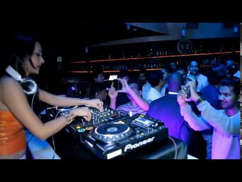 DJ PAROMA ft DJ SARFRAZ & DJ WILLY Live in Pearl Lounge Doha Marriott on 07.03.15 !!