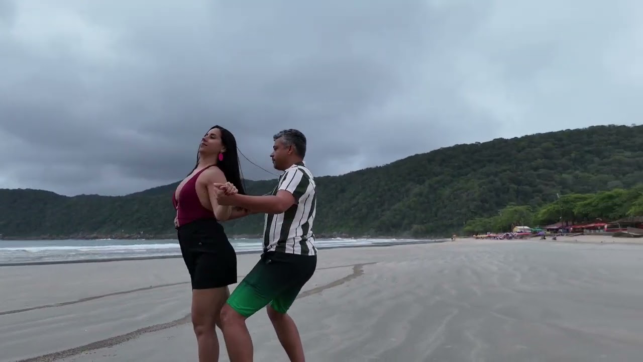 Capa do vídeo Dançando em Guarujá
