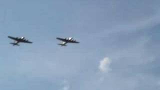 preview picture of video 'B-17 Flyover 2'