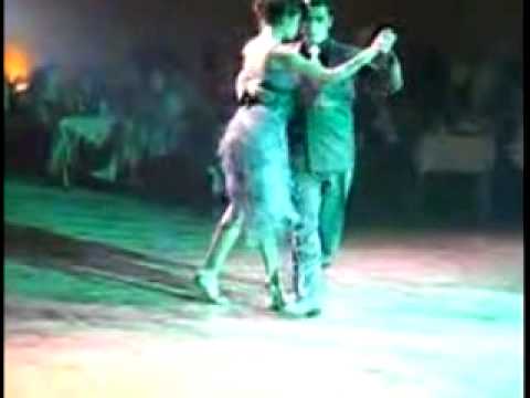  Roxana Suarez  and  Sebastian Achaval  are  dancing  to  the  tango  "  Volvamos a Empezar  "