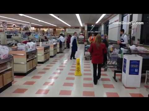 Power off & on & off in & around Market Basket at Oakdale Plaza in #Tewksbury