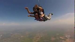 preview picture of video 'Lancio col paracadute - Casale Monferrato - Area Delta 47 - Silvia'