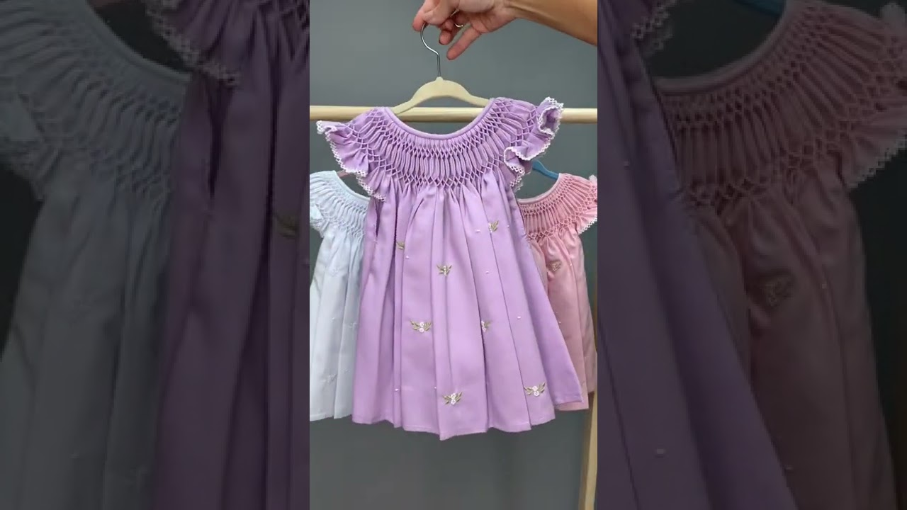 Watch Now Vestido Casinha de Abelha, 100% algodão, bordado à mão. Vestido Casinha de Abelha, 100% algodão, bordado à mão.