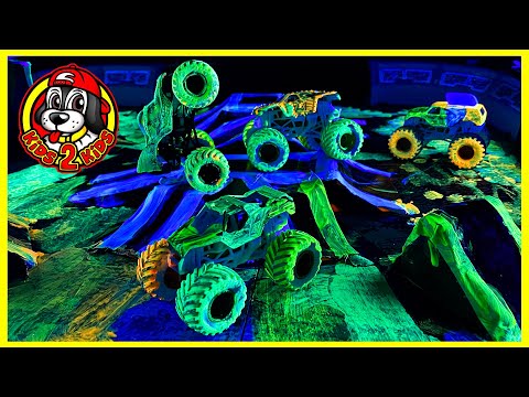Monster Jam GLOW IN THE DARK DIY ARENA & FREESTYLE SHOW