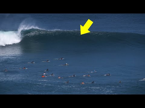 Big Wave Cleans Out The Lineup - Uluwatu