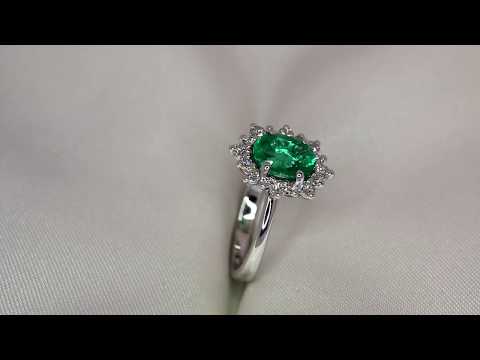 Emerald ring, 18 kt white gold with diamonds “Merville” Video