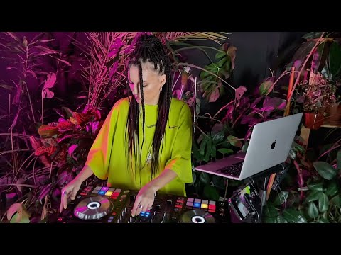 katrin kova  hiphop/d'n'b/bass house  mix