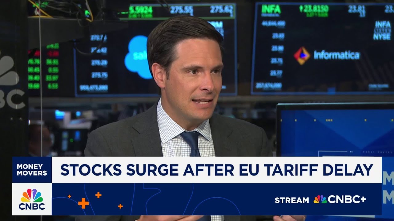 Buy discretionary stocks on strong consumer confidence data, says Strategas' Chris Verrone