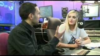 Dynamo performs some mind blowing magic for Fearne Cotton