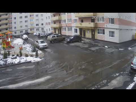 В Ставрополе водитель иномарки ударил легковушку и скрылся с места