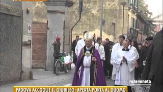 PADOVA TG - 14/12/2015 - PADOVA ACCOGLIE IL GIUBILEO: APERTA LA PORTA AL DUOMO