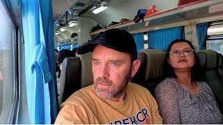Travel vlog - BANGKOK to PATTAYA by TRAIN ๐น๐ญ - 3rd class FAN vs 3rd class AIRCON.
