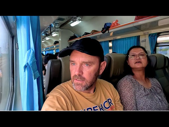 Travel vlog - BANGKOK to PATTAYA by TRAIN 🇹🇭 - 3rd class FAN vs 3rd class AIRCON.