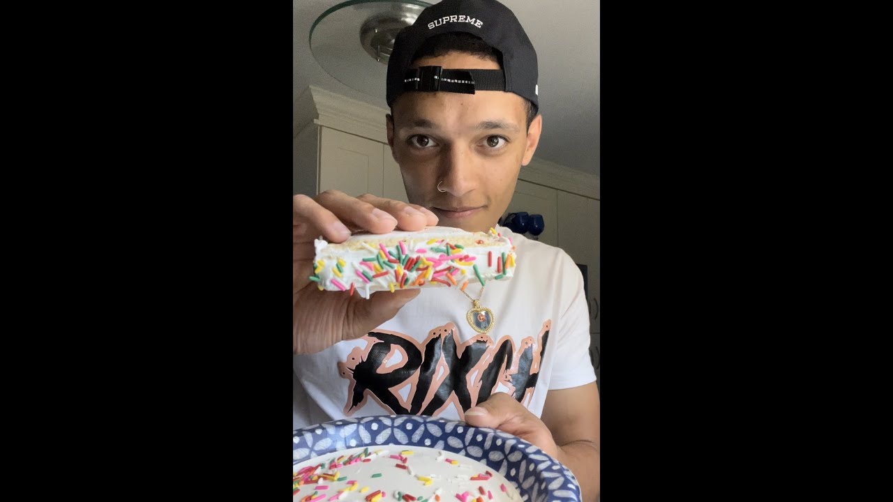 Pop-Tarts Ice Cream Sandwich !! *BUSSIN BUSSIN*