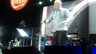 The Who Ottawa 2012 - Pete addresses the audience
