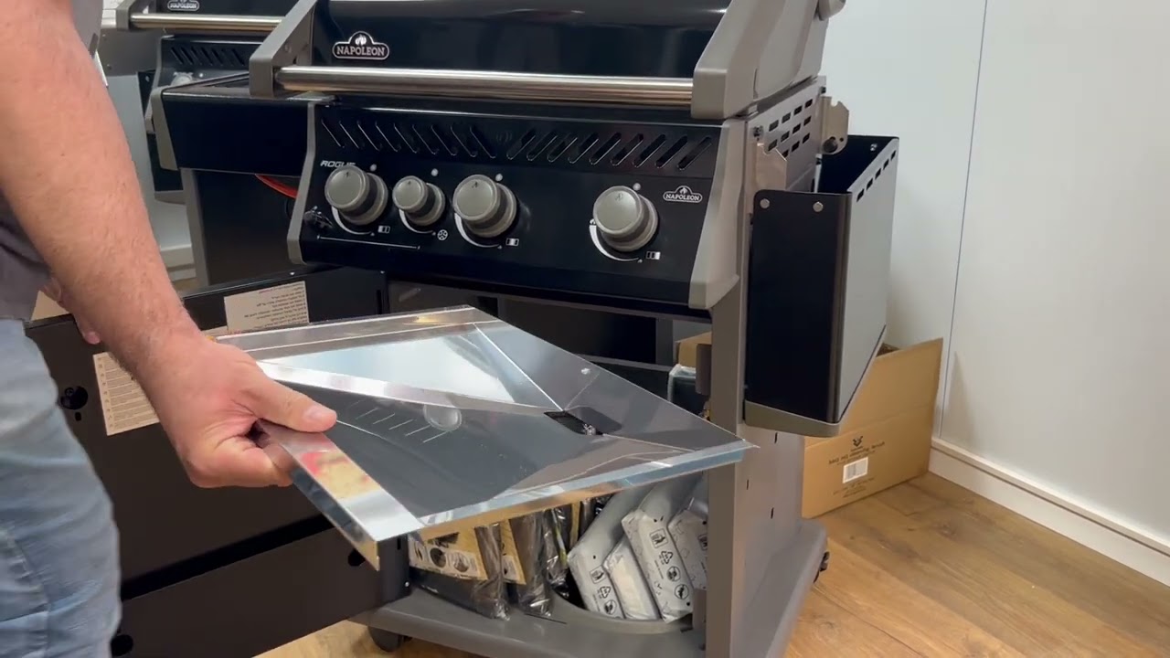 גריל גז עם כירת צד נפוליאון רוג Napoleon ROGUE 425 SB