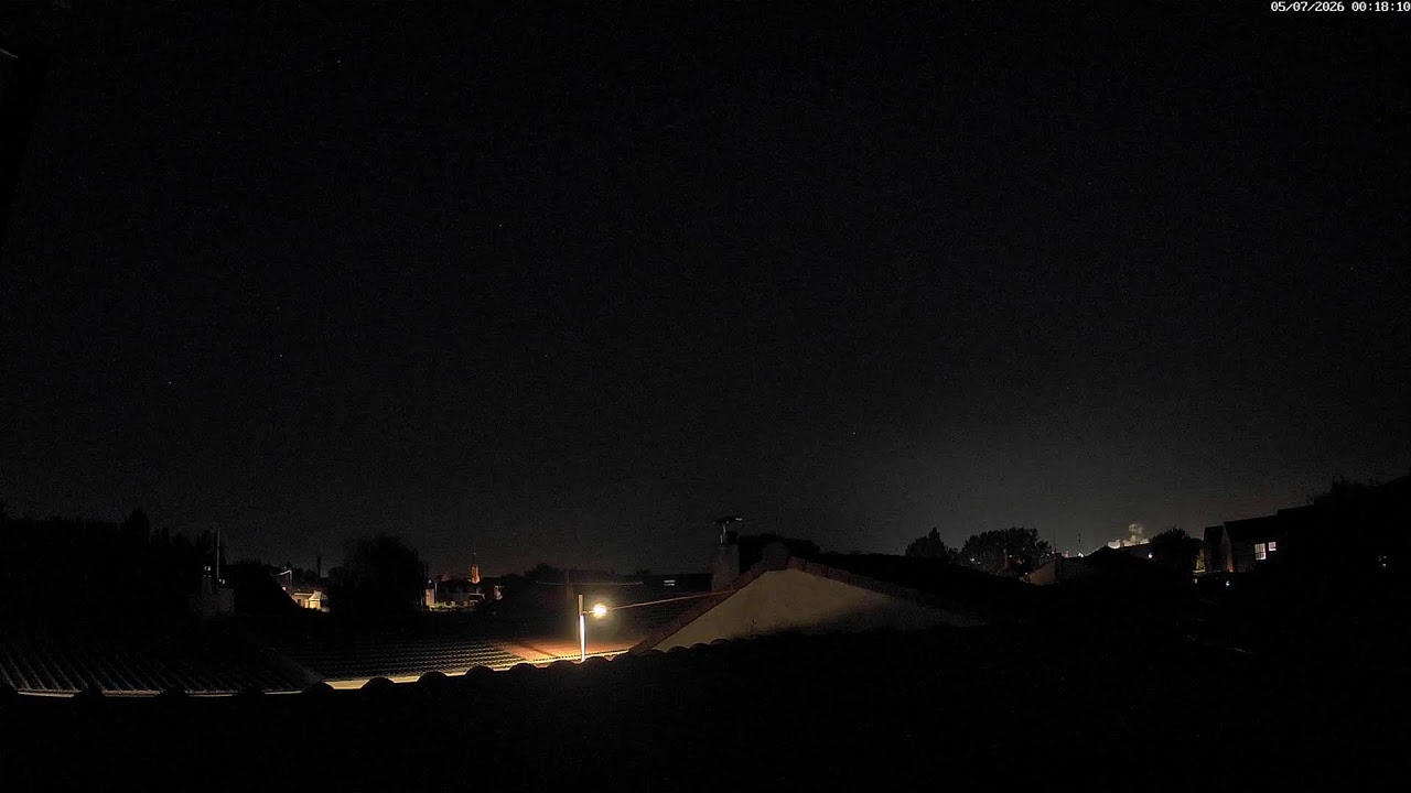 Live webcam view of Estaires Rooftop Panorama