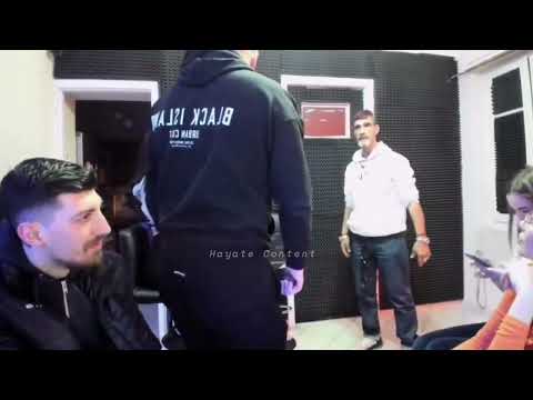 Arxhgos kathete sta podia tou emilionaire (trelo expose)