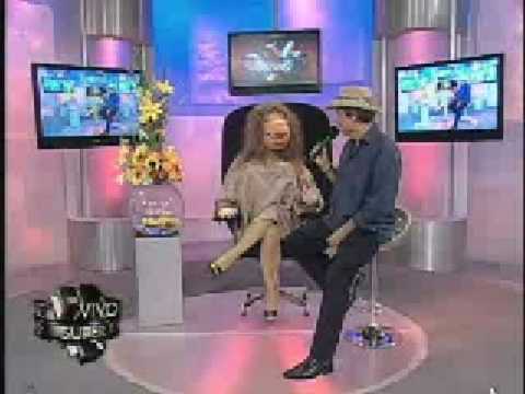 SuperXclusivo 2/24/09 - Santini usando policía para uso personal