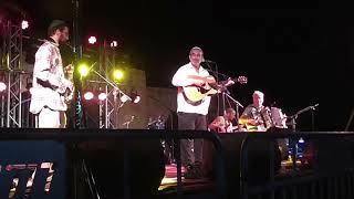 Shlomo Carlebach Shuvi │Klezmers שובי│ כלייזמרים צפת Benyamin Steinberg (הזמר והיוצר בנימין שטיינברג) - התמונה מוצגת ישירות מתוך אתר האינטרנט יוטיוב. זכויות היוצרים בתמונה שייכות ליוצרה. קישור קרדיט למקור התוכן נמצא בתוך דף הסרטון