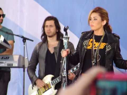 Bret Michaels and Miley Cyrus- Every Rose Has It's Thorn- GMA 6/18/10