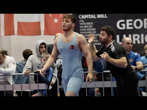 U17 Luka Lashxia (GEO) vs Burak Akdag (TUR) 92kg. Greco-roman boys youth wrestling. B-cam-man