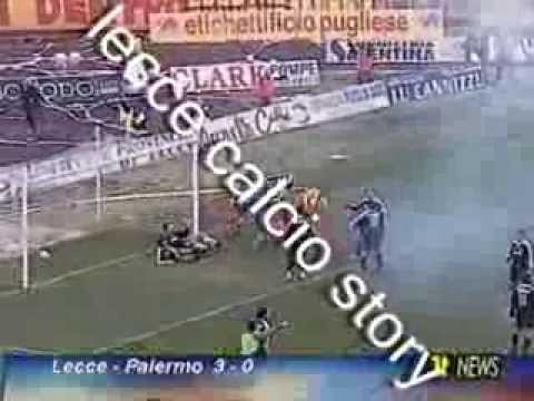 Omaggio agli 11 calciatori del Lecce che hanno conquistato la promozione in Serie A il 7 giugno 2003