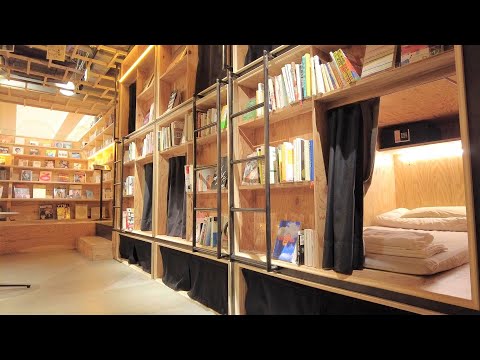 , title : 'Capsule hotel in a Japanese bookstore 🏨😄 BOOK AND BED'