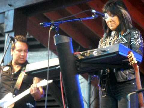 Buffy Sainte-Marie Darling Don't Cry Komasket 2011