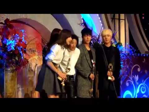 F(X)♥Leader Krystal and Maknae Victoria♥ Moment