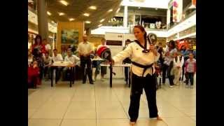 preview picture of video 'Taekwondo WTF exhibícia Laugarício Trenčín - apríl 2013'