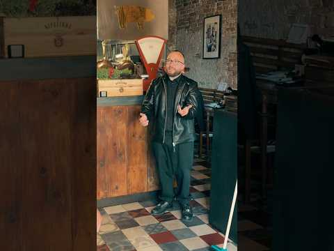Non contano le ore di ritardo, ma gli anni di lavoro #ristorazione #cameriere #divertente
