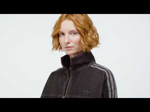 Urmăriți videoclipul