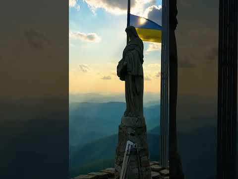 Статуя Діви Марії на вершині Хом’як