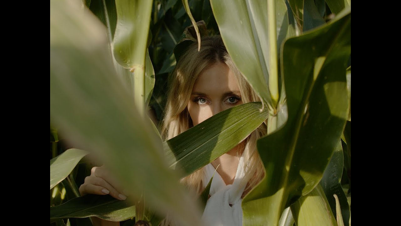 Kasia Moś — Ślad (Official Video) — teledysk IKON Movie