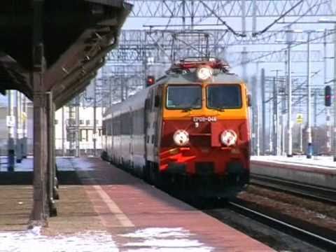 Śliczna EP09-046 z pociągiem EC 248 "Wawel" Kraków Gł. - Berlin Hbf. wjeżdża do Chojnowa