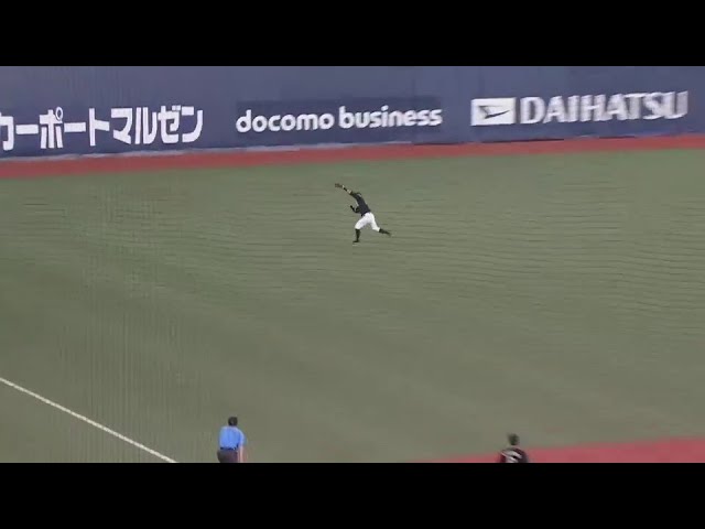 【4回裏】光る球際の強さ!! マリーンズ・山口航輝 強烈ライナーをキャッチし得点を許さない!!  2024年8月25日 オリックス・バファローズ 対 千葉ロッテマリーンズ