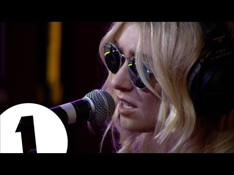 The Pretty Reckless - Champagne Supernova in the Live Lounge