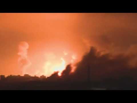 Explosions seen from Northern Gaza Strip on Friday, October 27 night during Israeli strikes, as battles between Israel and the Palestinian Hamas movement continue. The Israeli army on Friday evening carried out bombings of "unprecedented" intensity since the start of the war in the north of the Gaza Strip, particularly in Gaza City. AFP