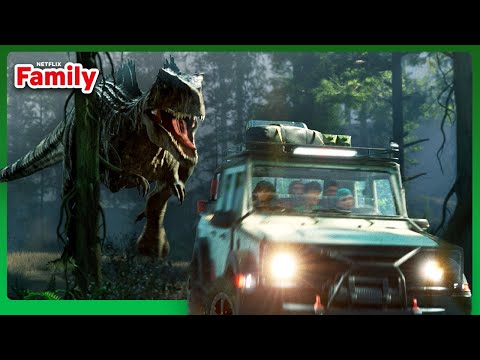 Giganotosaurus Car Chase! | Jurassic World: Chaos Theory | Netflix Family
