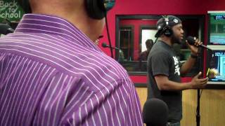 Dwele performs What's Not To Love while visiting the Red Velvet Cake Studio.