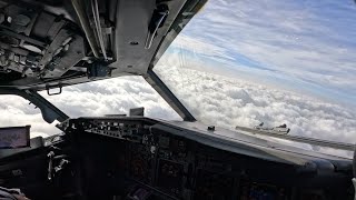 Boeing 737 Pilot View | Landing B737-800 Cockpit  Avesome Video