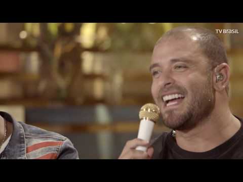 Amigos do Pagode 90 cantam "Recado à minha amada" no Samba na Gamboa