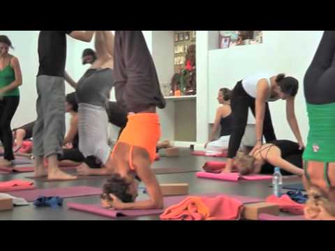 Patrick Broome erklärt Salamba Sirasana -  Kopfstand