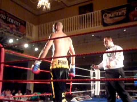 Irish boxer Gavin Prunty ringwalk for Jonny Greaves fight - Boxing-Ireland.com